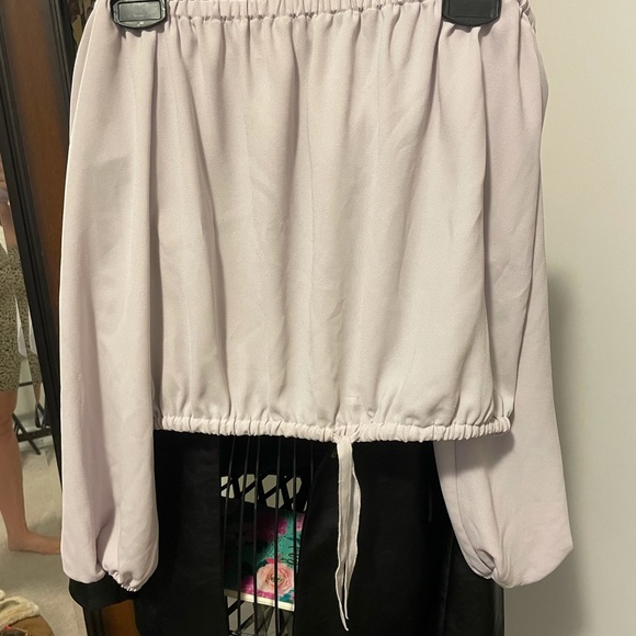 Off the shoulder Aritzia top - Picture 2 of 3